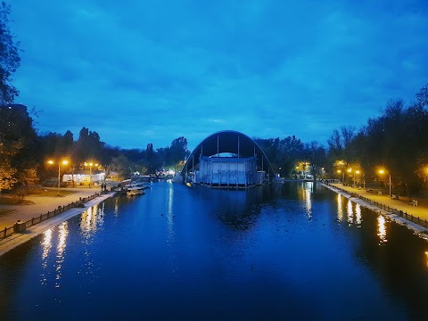 "Мушля" Літній театр парку імені Лазаря Глоби