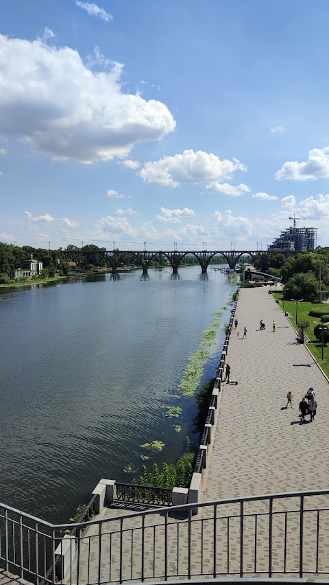 Набережна Дніпра