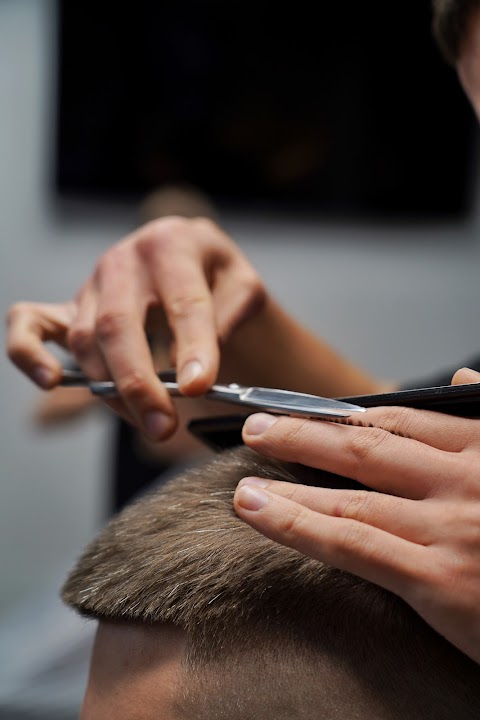 MEN'S CLUB BARBERSHOP