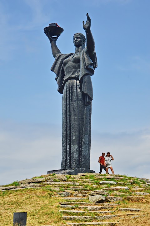 Пам'ятник "Вітчизна Матір"