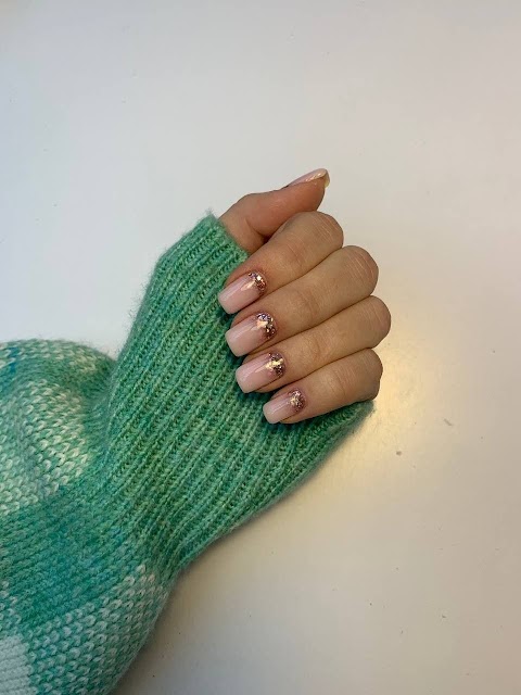 "Viktoriia Tsybrii" Nail Studio