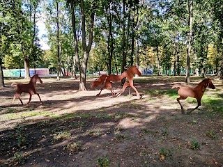 Скульптура семейки оленей