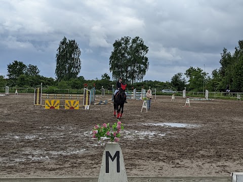 Кінно-спортивний клуб Вікторія