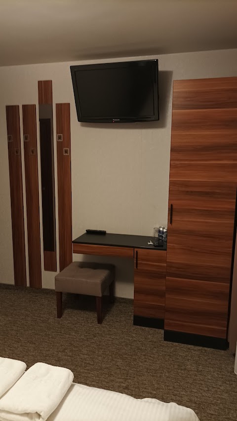 Hotelik Pod Dębami