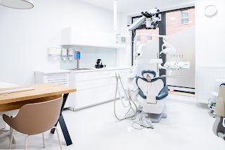 Dentineo Dental Clinic - Stomatologia Estetyczna i Implantologia