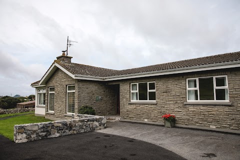 Castle View Lodge - Luxury 3 Bedroom Lodge with Hot Tub in Doolin Village