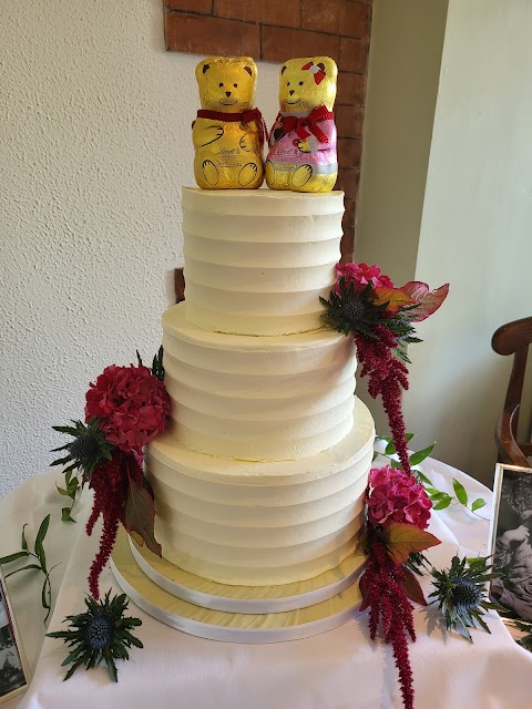 Lilies & Pearls Wedding Cakes