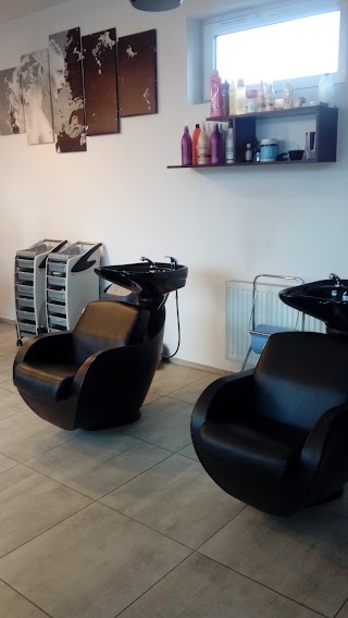 Salon fryzjerski „O mały włos” Iwona Hełmecka