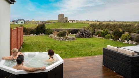 Castle View Lodge - Luxury 3 Bedroom Lodge with Hot Tub in Doolin Village