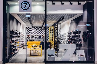 7Store Posnania - sklep streetwear, buty i odzież markowa Poznań