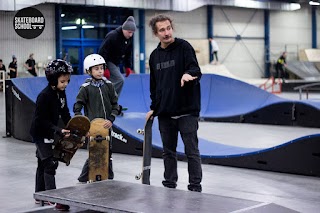 SKATEBOARD SCHOOL