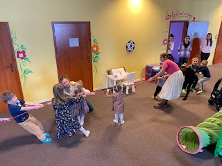 Kraina Urwisów sala zabaw imprezy okolicznościowe dla dzieci kinderbale