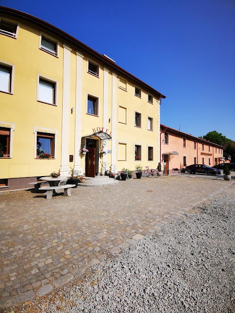 Hotel Brochów