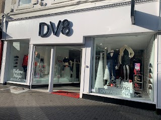 DV8