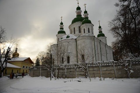 Храм Святителя Василія Великого Свято-Кирилівського монастиря УПЦ