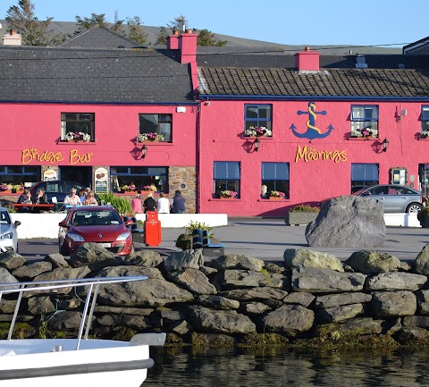 The Moorings Guesthouse & Seafood Restaurant @ The Bridge Bar