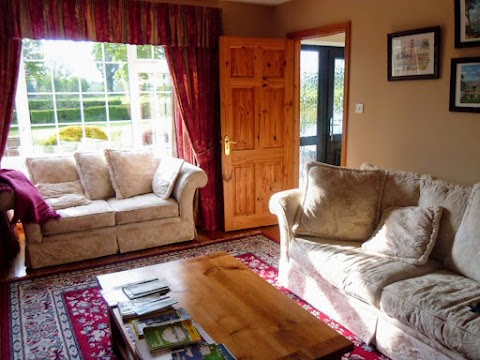 Lake Avenue House, Bed and Breakfast, Ballyconnell, Co. Cavan, Ireland H14YP73