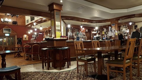 Shantully Inn, Bar ~ Restaurant ~ B&B