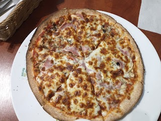 Amore Mio Pizzeria Dobra Pizza