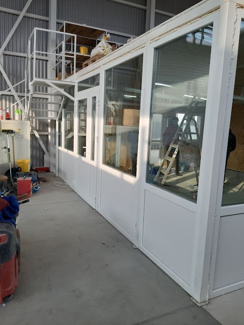 ВікнаЛюкс - металопластикові вікна та двері