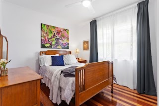 Toowoomba Holiday Rentals - Artist's Cottage