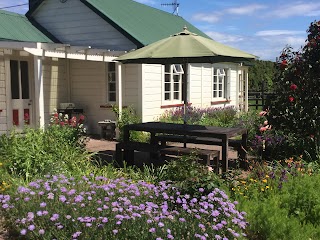 HawkesBury Cottages