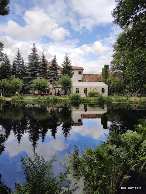 Ślężański Młyn Restauracja, Hotel, Stadnina koni