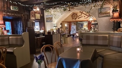 The Ferry Inn Bar & Restaurant