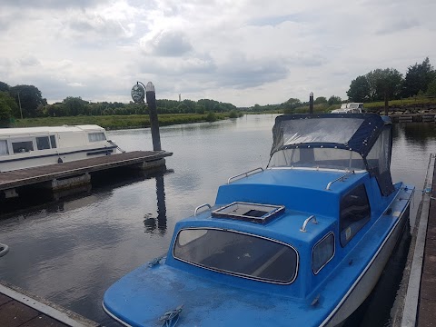 Moycarn Lodge & Marina