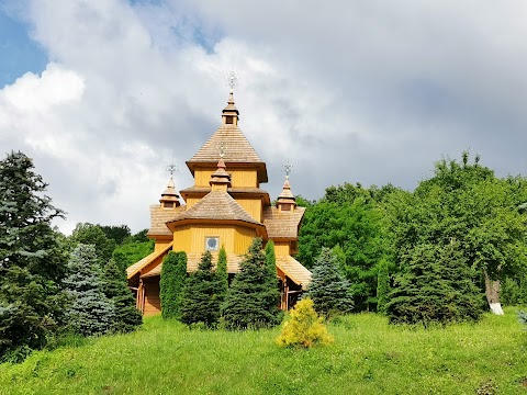 Церква Блаженних Священномучеників Климентія і Леонтія Святоуспенської Унівської Лаври