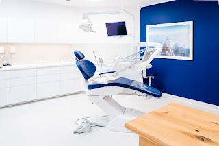 Dentineo Dental Clinic - Stomatologia Estetyczna i Implantologia