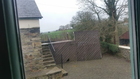 Riverbank Cottage and Barn