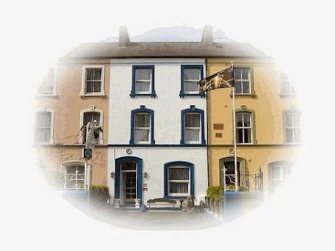 Blue Dolphin House B&B (Opp UCC)