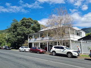 Mount Kembla Village Hotel