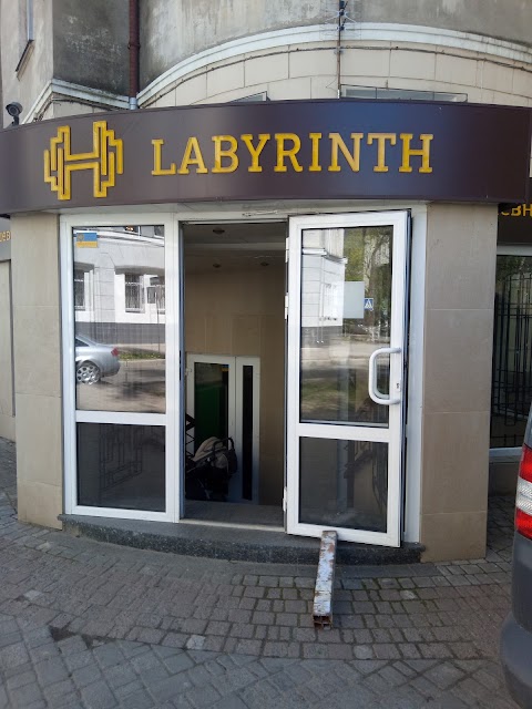 LABYRINTH GYM