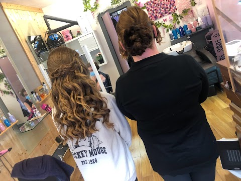 Nikki's Boutique hair salon