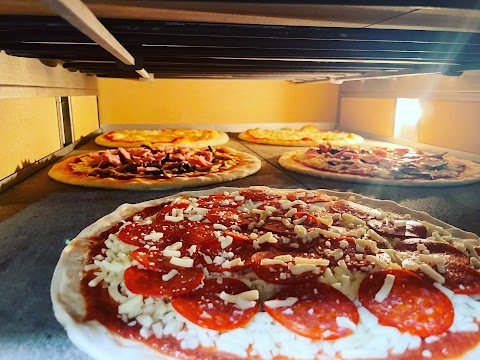 Rio's Takeaway & Wood Fired Pizzeria