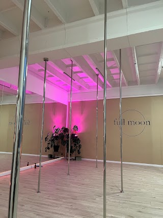 full moon pole dance & stretching studio