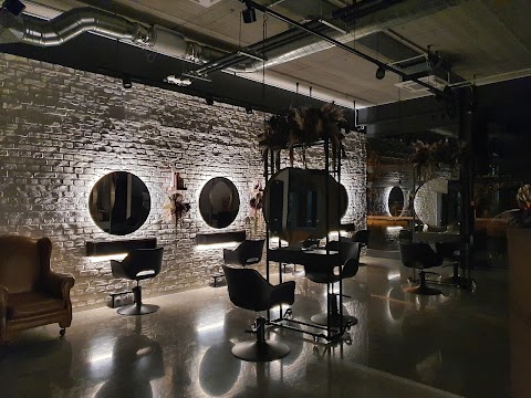 Aneia Warner Salon