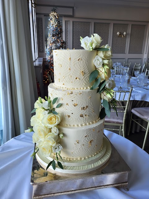 Lilies & Pearls Wedding Cakes