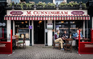 Cunningham's Bar - Food & Live Music