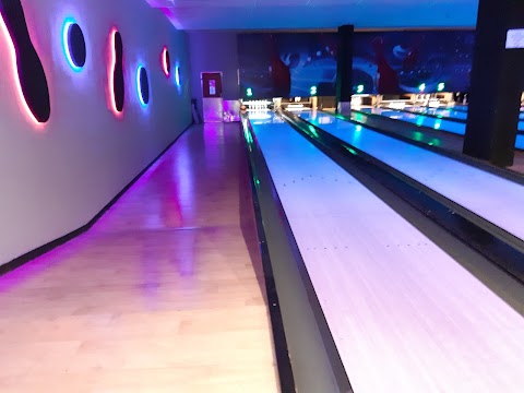 Pink Bowling & Club