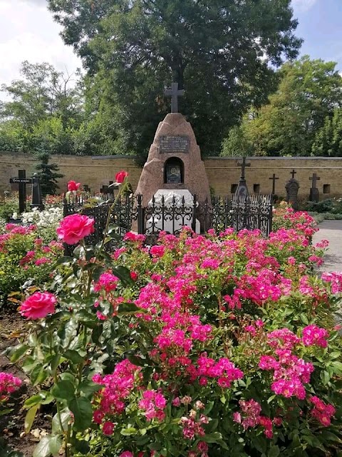 Дзвіниця церкви Різдва Пресвятої Богородиці УПЦ