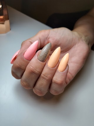 Nikita Nails, manicure hybrydowy, pedicure, Warszawa, Targówek