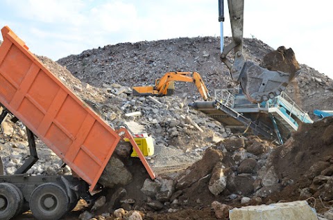 Green and Gold Composting