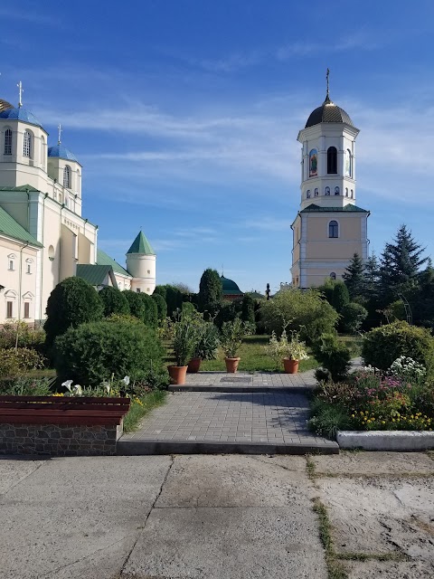 Свято-троїцький монастир УПЦ