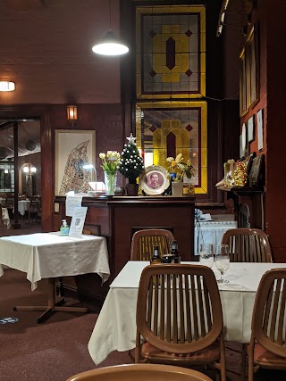 Maneeya Thai Restaurant