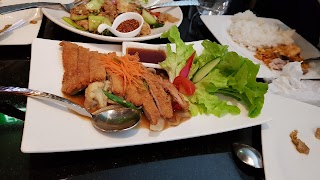 De GRAND Thai Restaurant and Bar