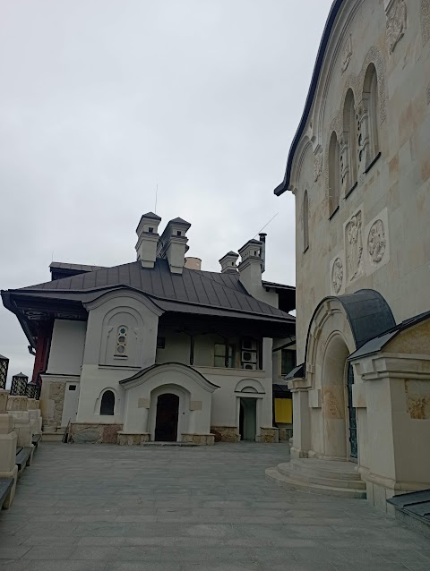 Михайлівський Звіринецький монастир
