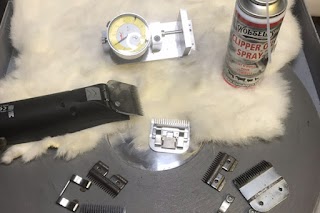 Sharpening clipper blades